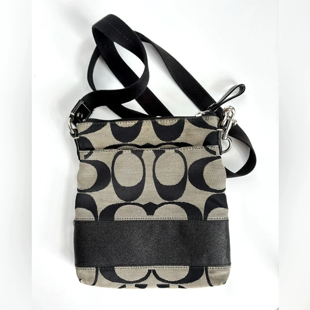 Coach Signature Crossbody Swingpack‎ Taupe Black Stripe Handbag Purse